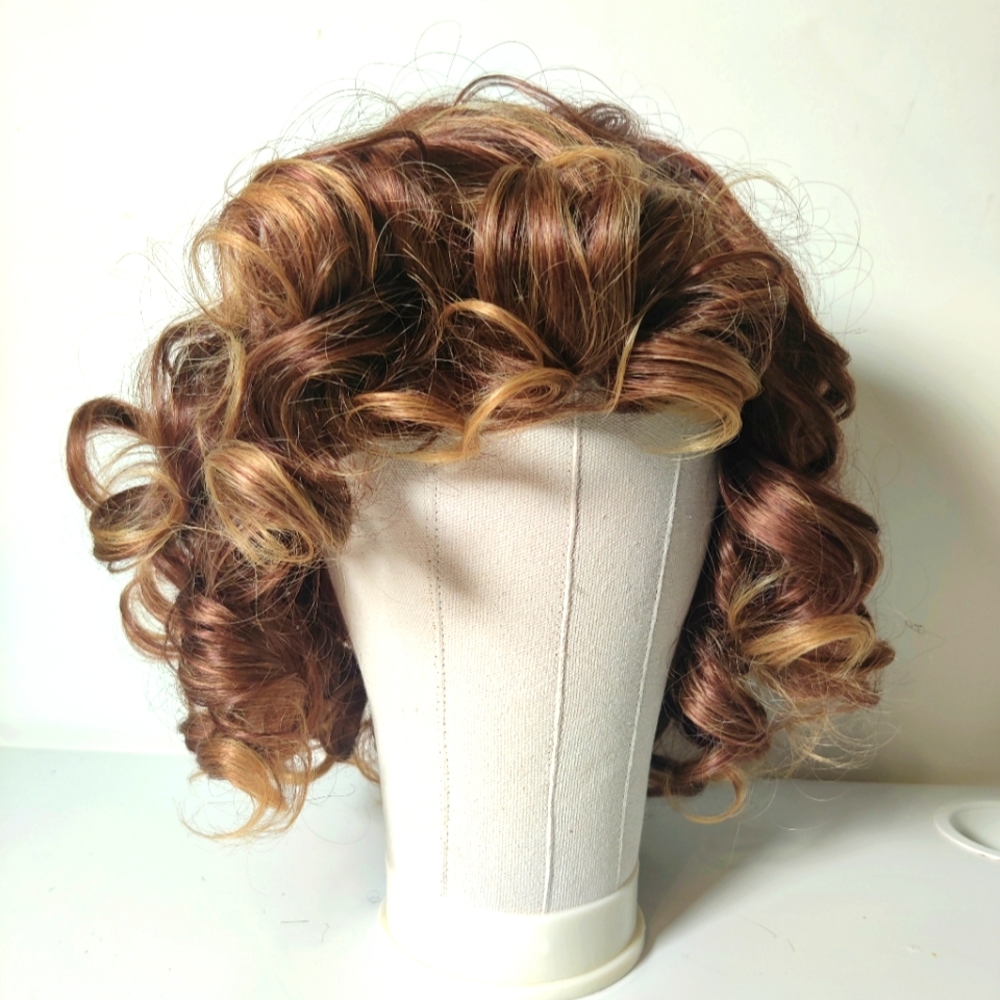 Curly wig